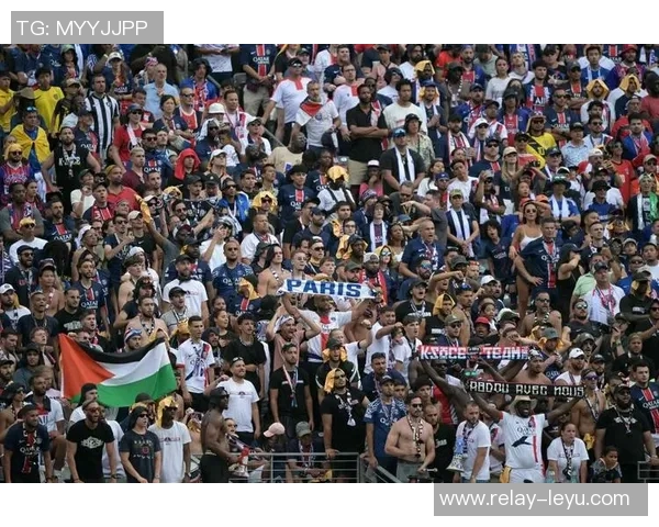 恶劣天气影响足球比赛进行球迷期待赛事重启与精彩对决